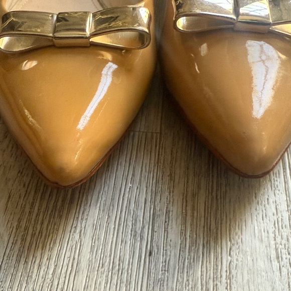 Coach Tan Flats with Gold Detail - Picture 3 of 10
